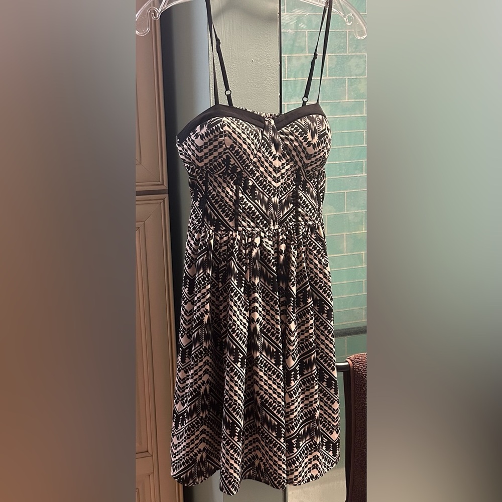 Band of Gypsies Black and Ivory adjustable Strap Dress with Pockets